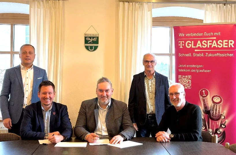 Vertragsunterzeichnung für den Glasfaserausbau duch die Deutsche Telekom